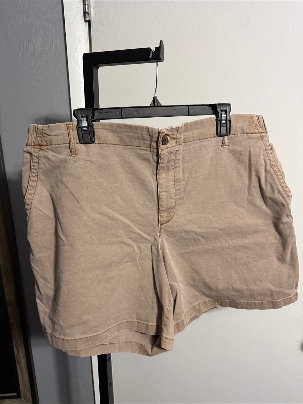Old Navy Women’s Tan Cotton XL Chino 3” Seam Shorts.